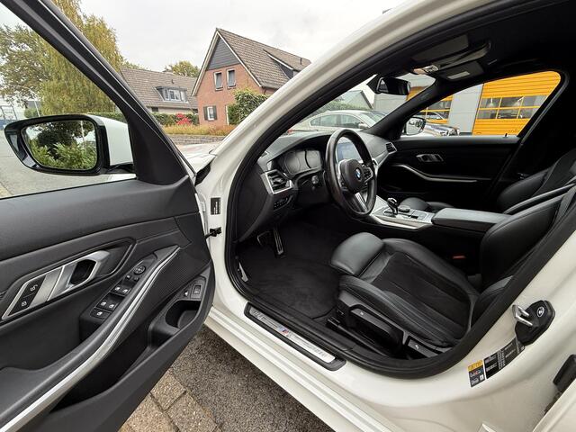 BMW 3-SERIE Touring 330e M-Sport 292PK TrekhaakoLeder