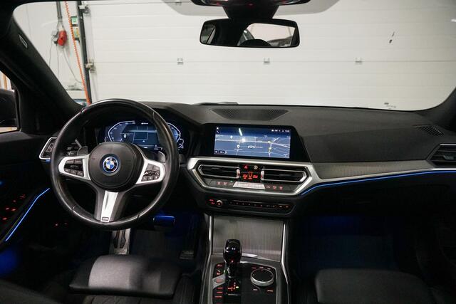 BMW 3-SERIE Touring 330e M-Sport | Panoramadak | Hifi | DAB