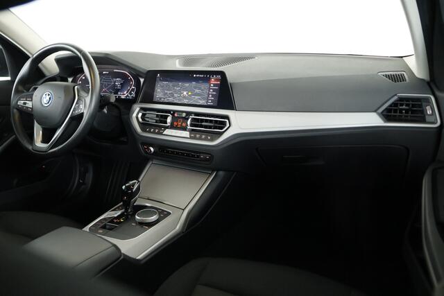 BMW 3-SERIE 320e / LED / Navi / CarPlay / Cam / Clima
