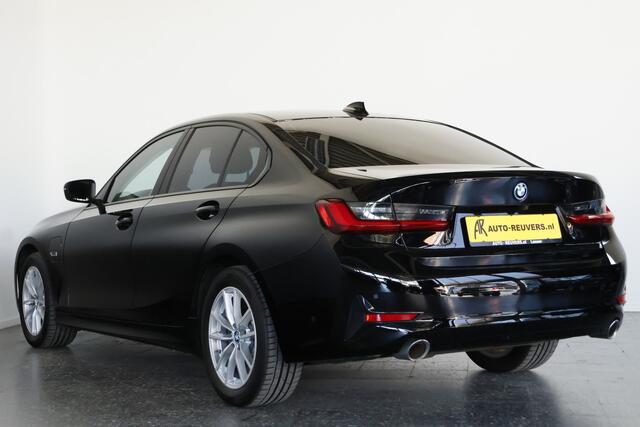 BMW 3-SERIE 320e / LED / Navi / CarPlay / Cam / Clima