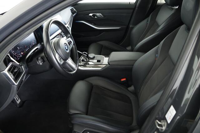 BMW 3-SERIE Touring 330e xDrive M-Sport Panorama / Opendak / ACC / Cam / Carbon / CarPlay