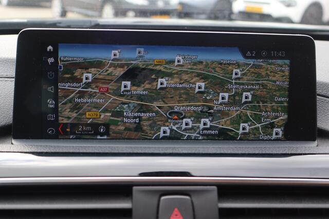 BMW 3-SERIE Touring 320i Luxury Edition (NL auto), Navigatie, Lederen interieur, Cruise control, Climate control, Stoelverwarming