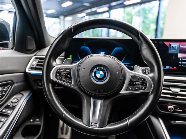 BMW 3-SERIE Touring 330e |M-Pakket|Facelift|Ambient|Elek. Stoelen|Dodehoek|