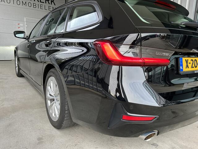 BMW 3-SERIE Touring 318i Executive Edition | NIEUW MODEL | AUTOMAAT | CARPLAY/ANDROID | NAVI | CRUISE CONTROL | CLIMATE CONTROL | PDC V+A | LMV | STOELVERWARMING | ELEKTR. ACHTERKLEP | LICHT+REGEN SENSOR | LED | BLUETOOTH