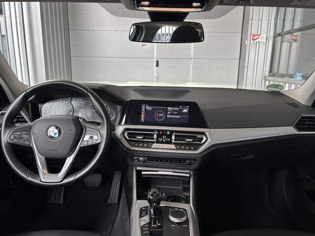 BMW 3-SERIE Touring 318i Executive Edition | NIEUW MODEL | AUTOMAAT | CARPLAY/ANDROID | NAVI | CRUISE CONTROL | CLIMATE CONTROL | PDC V+A | LMV | STOELVERWARMING | ELEKTR. ACHTERKLEP | LICHT+REGEN SENSOR | LED | BLUETOOTH