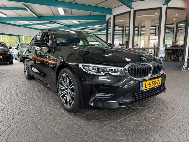 BMW 3-SERIE 318i Sedan Business Edition Automaat - Digitaal Cockpit, Carplay