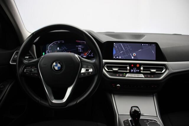 BMW 3-SERIE 318i Sedan Business Edition Automaat - Digitaal Cockpit, Carplay