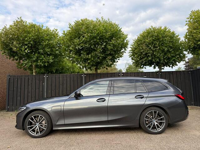 BMW 3-SERIE Touring 330e