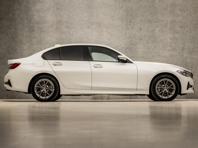 BMW 3-SERIE 330e Sportline 293Pk Automaat (APPLE CARPLAY, GROOT NAVI, ZWART HEMEL, COGNAC LEDER, CAMERA, STOELVERWARMING, SPORTSTOELEN, GETINT GLAS, SFEERVERLICHTING, NIEUWSTAAT)