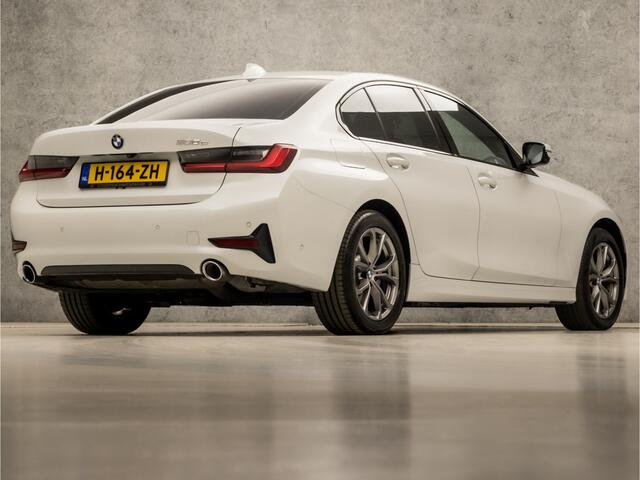 BMW 3-SERIE 330e Sportline 293Pk Automaat (APPLE CARPLAY, GROOT NAVI, ZWART HEMEL, COGNAC LEDER, CAMERA, STOELVERWARMING, SPORTSTOELEN, GETINT GLAS, SFEERVERLICHTING, NIEUWSTAAT)