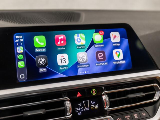 BMW 3-SERIE 330e Sportline 293Pk Automaat (APPLE CARPLAY, GROOT NAVI, ZWART HEMEL, COGNAC LEDER, CAMERA, STOELVERWARMING, SPORTSTOELEN, GETINT GLAS, SFEERVERLICHTING, NIEUWSTAAT)