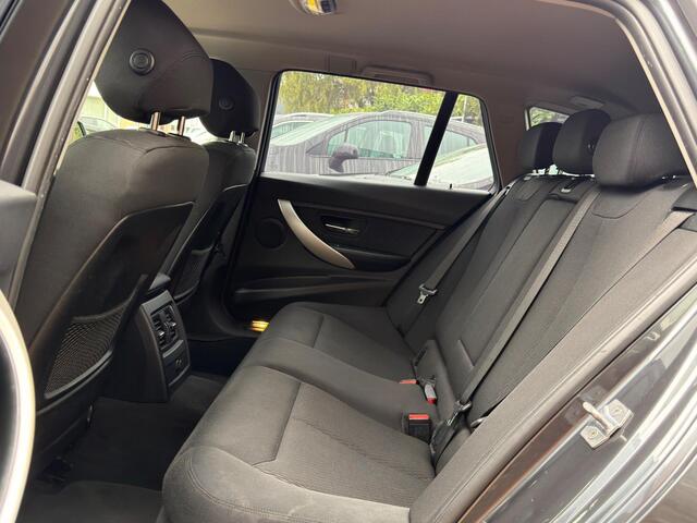 BMW 3-SERIE Touring 318i Executive