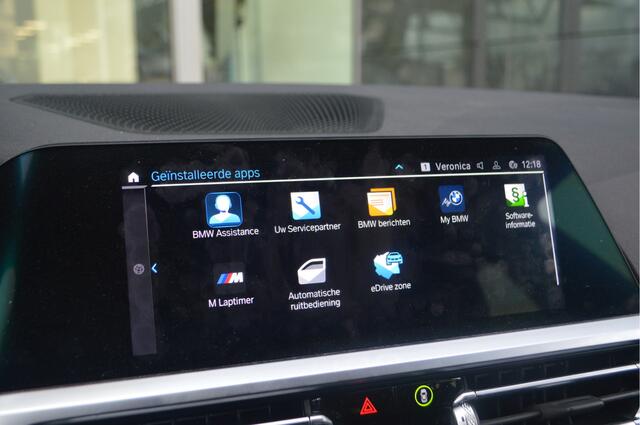 BMW 3-SERIE Touring 320e xDrive High Executive M Sport Automaat / Laserlight / Head-Up display / Comfort Acces / ACC / 18"LM-velgen
