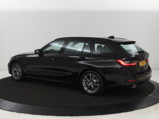 BMW 3-SERIE 330e Sport Line | Stoelverwarming | Carplay | Sportstoelen | Half leder | Camera | Navigatie | Live Cockpit | DAB | Full LED | Park Assist | Navigatie | Climate control | PHEV | Plug In