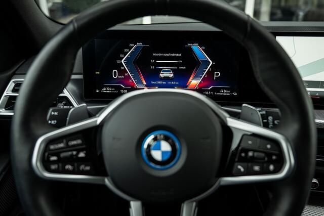 BMW 3-SERIE 330 330e xDrive M Sport LCI | Facelift | Shadow | Trekhaak | Widescreen | Hifi | Camera | 18' inch |