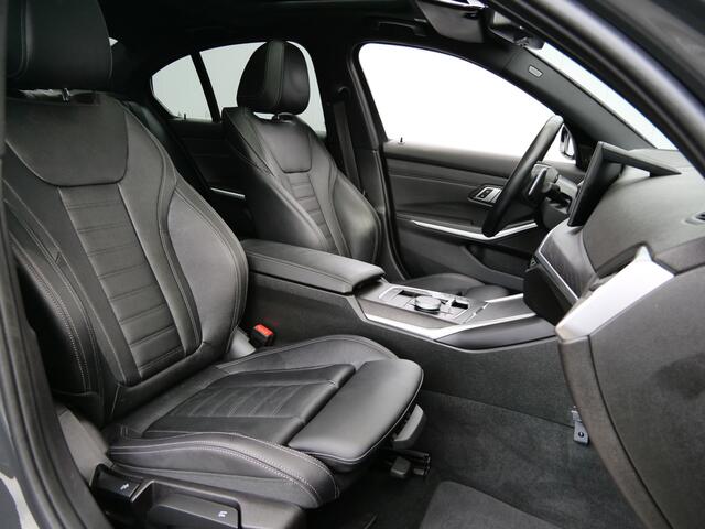 BMW 3-SERIE 320e 204 Pk Automaat Leer / Navi / Schuifdak / Camera / Head-up