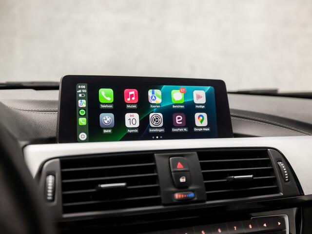 BMW 3-SERIE Touring 318i M Sport Shadow Line Automaat (DRAADLOOS APPLE CARPLAY, M PAKKET, DEALER ONDERHOUDEN, GROOT NAVI, LEDER, VIRTUAL COCKPIT, GETINT GLAS, ELEK ACHTERKLEP, CRUISE, NIEUWE APK, NIEUWSTAAT)