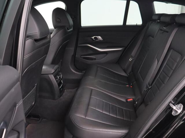 BMW 3-SERIE Touring 330e Business Edition Plus | Leder Bekleding | Carplay | Cruise Control | Navigatie | Laser LED koplampen | Stoelverwarming | LMV 18 |