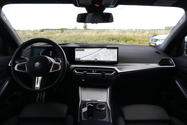 BMW 3-SERIE Touring 330e M Sport High Executive 292pk Navigatie/Stoelverwarming/Camera