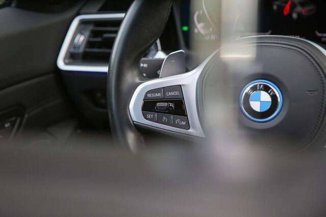 BMW 3-SERIE 320e | Laser | Schuif/Kantel | Apple Carplay | 360 Camera |