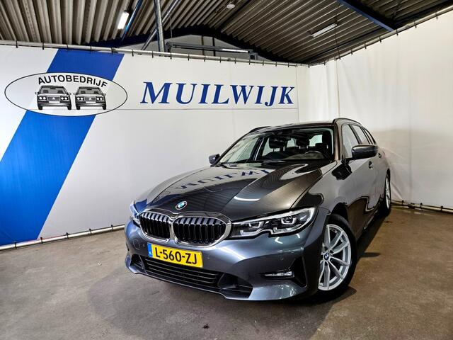 BMW 3-SERIE Touring 320i Business Edition / Trekhaak / Full LED / NL Auto