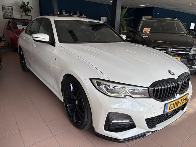 BMW 3-SERIE 330i/ head-up /keyless entry/M-Sport
