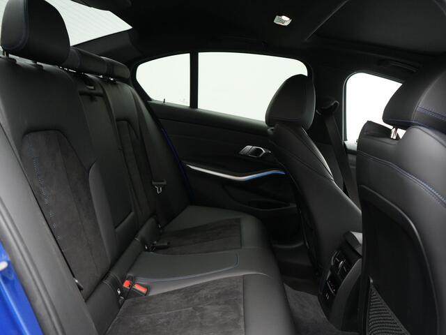 BMW 3-SERIE 330e M Sport Plug In Hybrid 293pk Dealer O.H PHEV | Schuifdak | Camera | M Sport | Blis | Alcantara Sportstoelen Memory & Verwarmd | Navigatie | Cruise Control | M Sportstuur | Sfeerverlichting | Virtual | DAB |