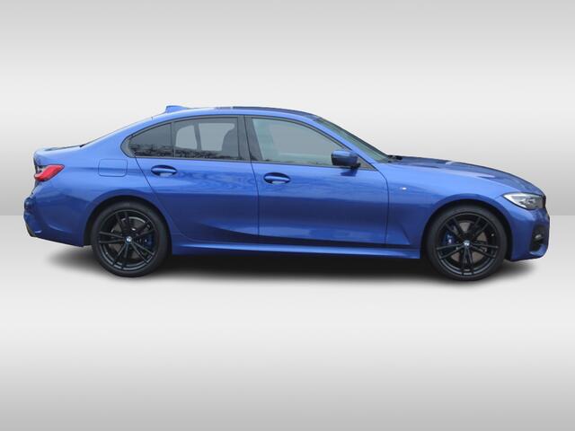 BMW 3-SERIE 320e Business Ed. M Sport / Camera / Leder / Harman Kardon / 19'' / CarPlay / DAB / Cruise Control