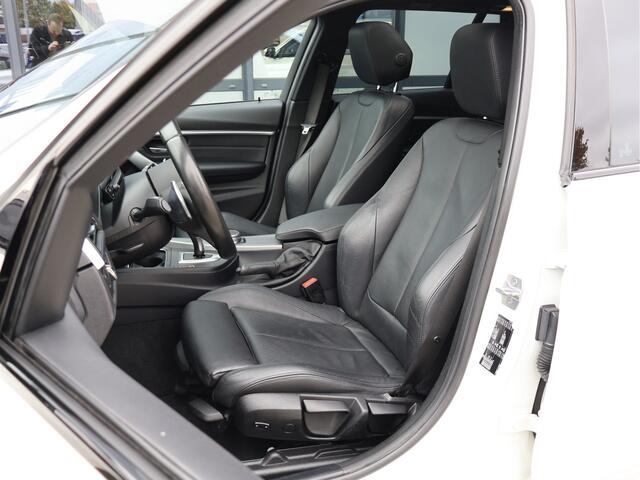 BMW 3-SERIE Touring 318i M Sport Automaat | Pano | Clima | LED | Navi |