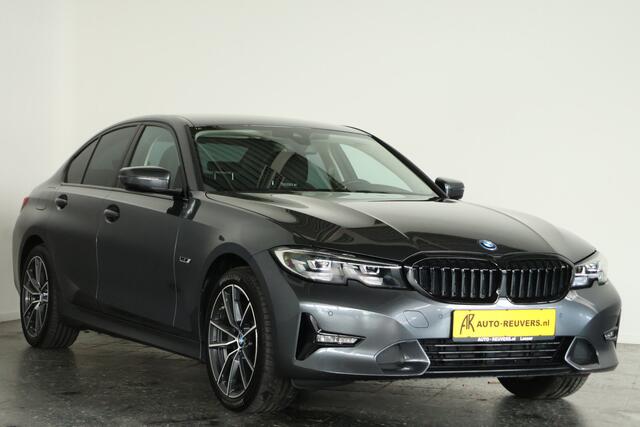 BMW 3-SERIE 320e High Executive / LED / Navi / CarPlay / Leder / DAB