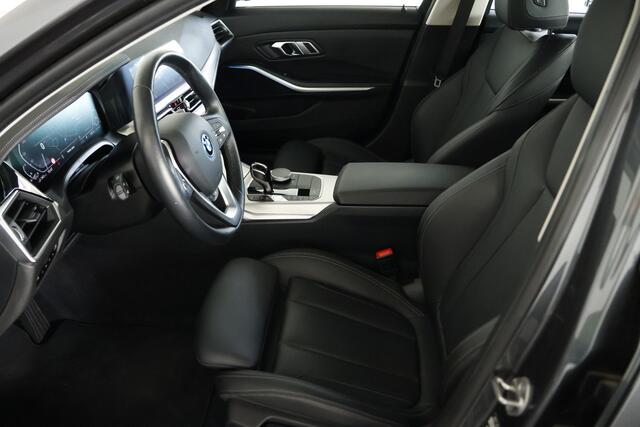 BMW 3-SERIE 320e High Executive / LED / Navi / CarPlay / Leder / DAB