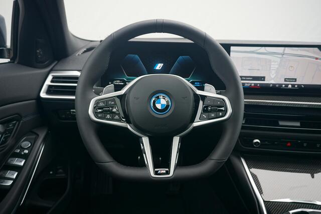 BMW 3-SERIE Touring 330e M Sportpakket Pro 19'' / Harman Kardon / Panoramadak / Driving Assistant Professional