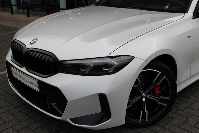 BMW 3-SERIE Touring 330i xDrive High Executive M Sport Automaat / Panoramadak / Trekhaak / Sportstoelen / Comfort Access / Adaptieve LED / Parking Assistant Plus