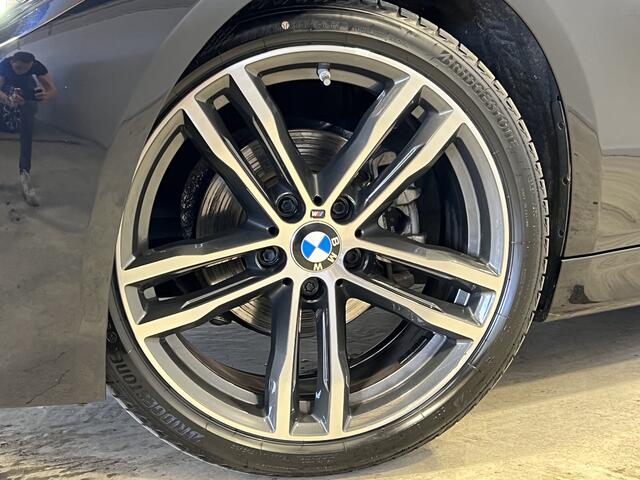 BMW 3-SERIE Touring 320i Edition M Sport Shadow High Executive | Navigatie | LM Velgen 19" | Elektrisch Glazen Panoramadak | Voorstoelen Verwarmd | Cruise Control | Lederen Bekleding | Airco |