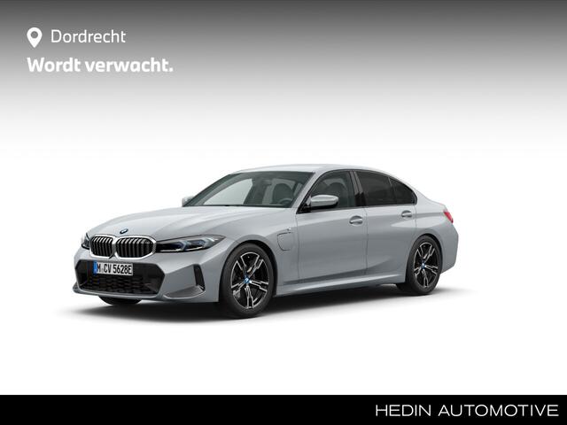 BMW 3-SERIE 320e M-Sport | Hifi | Stoelverwarming | Privacy Glass | 18" |