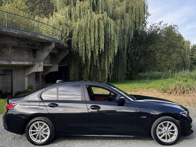 BMW 3-SERIE 320e BUSINESS+ EDITION LEDER/CAMERA/TREKHAAK