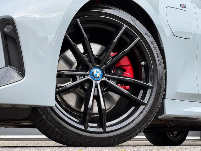 BMW 3-SERIE 320e M-SPORT PERFORMANCE PANO/ALCANTARA/WIDESCREEN/LED/NL-AUTO