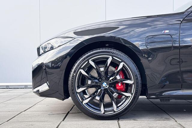 BMW 3-SERIE Touring 330e M-Sport / Apple Carplay / Panoramadak / Driving Assistant