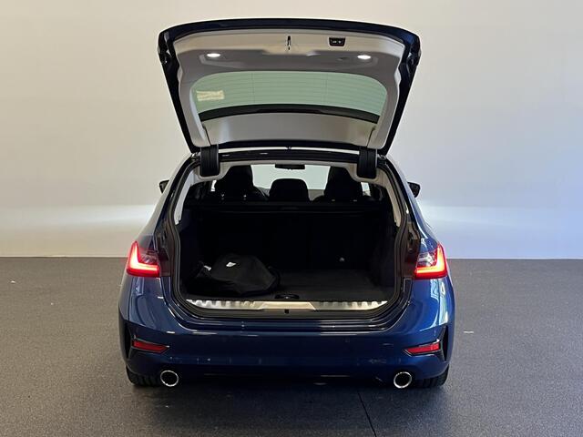 BMW 3-SERIE Touring 320e Sportline Aut-8 Panoramadak HUD Laser Licht Adaptive Cruise Trekhaak Leder Navi PDC VA