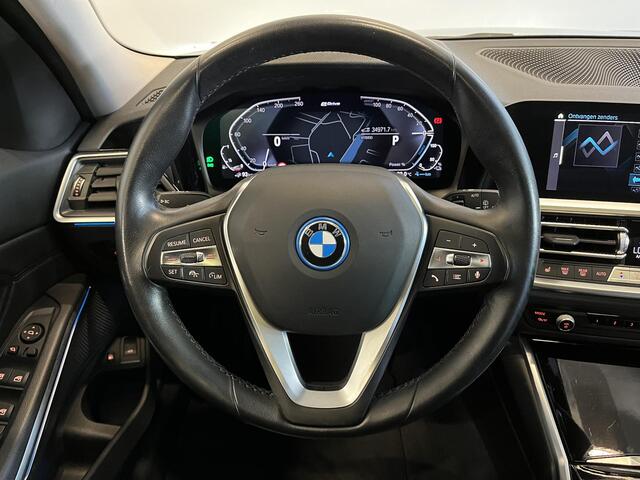 BMW 3-SERIE Touring 320e Sportline Aut-8 Panoramadak HUD Laser Licht Adaptive Cruise Trekhaak Leder Navi PDC VA