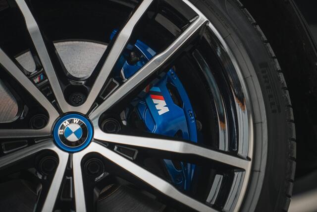 BMW 3-SERIE 330e M SPORT, curved display, comfort package