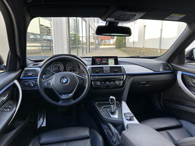 BMW 3-SERIE Touring 320i High Executive M-Pakket | NL-Auto/NAP/Leder/Sportstoel/Carplay/Navi/19-inch