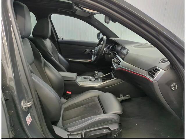 BMW 3-SERIE Touring 318i Executive Edition | M-Pakket | Panoramadak | NL-Auto