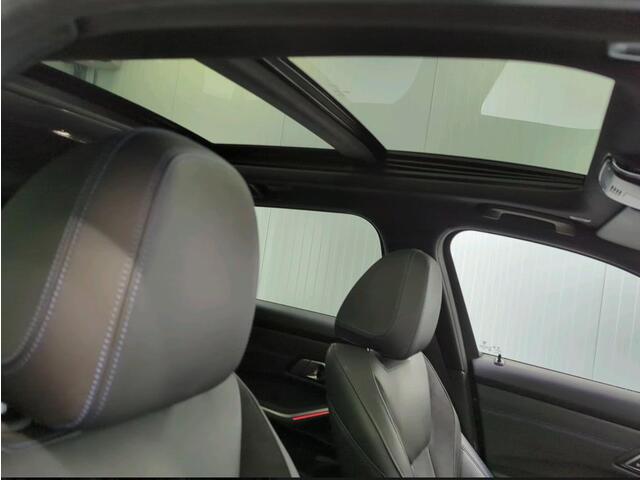 BMW 3-SERIE Touring 318i Executive Edition | M-Pakket | Panoramadak | NL-Auto