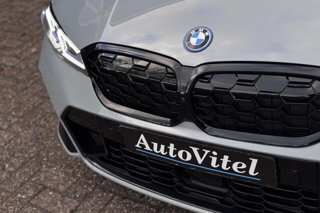 BMW 3-SERIE Touring 330e M-Sport | 19,5kWh | Panodak | Head-up | Memory | Trekhaak | 360° Camera | Fabrieksgarantie