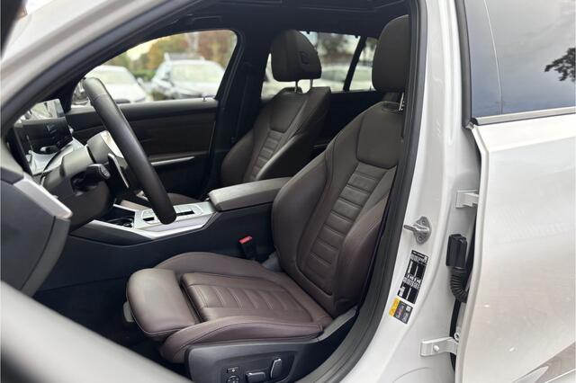 BMW 3-SERIE Touring 330e M-Sport Pro | 19,5kWh | Panodak | Head-up | Memory | Trekhaak | 360° Camera | Fabrieksgarantie