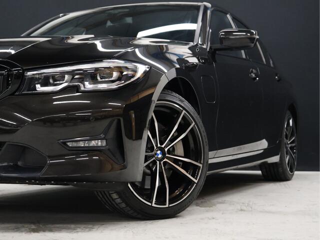 BMW 3-SERIE 330e eDrive Sport [SCHUIFKANTELDAK, PDC V+A, CAMERA 360, ADAPTIVE CRUISE CONTROL, LANE ASSIST, APPLE CARPLAY, ANDROID AUTO, STOELVERWARMING, SFEERVERLICHTING, NIEUWSTAAT]