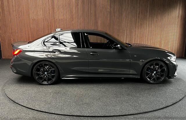 BMW 3-SERIE 320i M-sport Head Up Leer Navi PDC Virtual 20'' LM velgen Climate voor en achter Matrix
