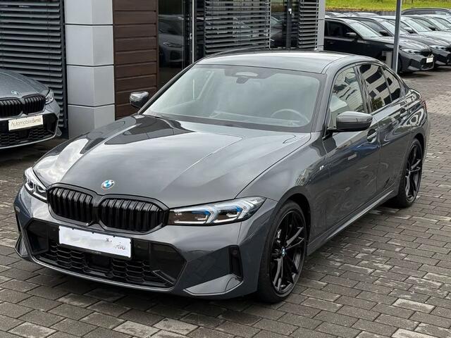 BMW 3-SERIE 320d xDrive M-SPORT ** LED, NAVI+, HALF-LEDER, HuD, ACC, 19-inch LMV, DRAVIT GRAU ** 1e EIG - UNFALLFREI - BMW GAR ** ** INFORMEER OOK NAAR ONZE AANTREKKELIJKE FINANCIAL-LEASE TARIEVEN **