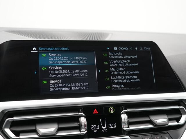 BMW 3-SERIE Touring 330e M Sport Plug In Hybrid 293pk Dealer O.H. PHEV | Trekhaak Af Fabriek | Sfeerverlichting | Alcantara Sporstoelen Verwarmd | Apple Carplay | Navigatie | Virtual | Cruise Control | DAB |